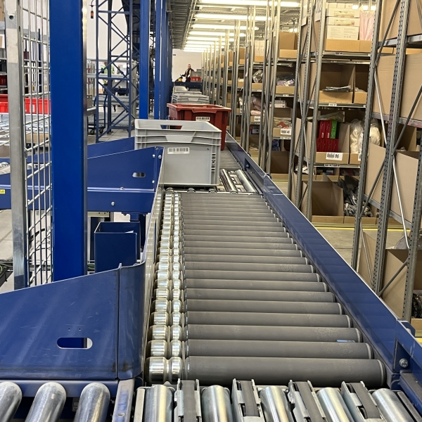 Belt conveyor in Geis warehouse for babymarkt.de